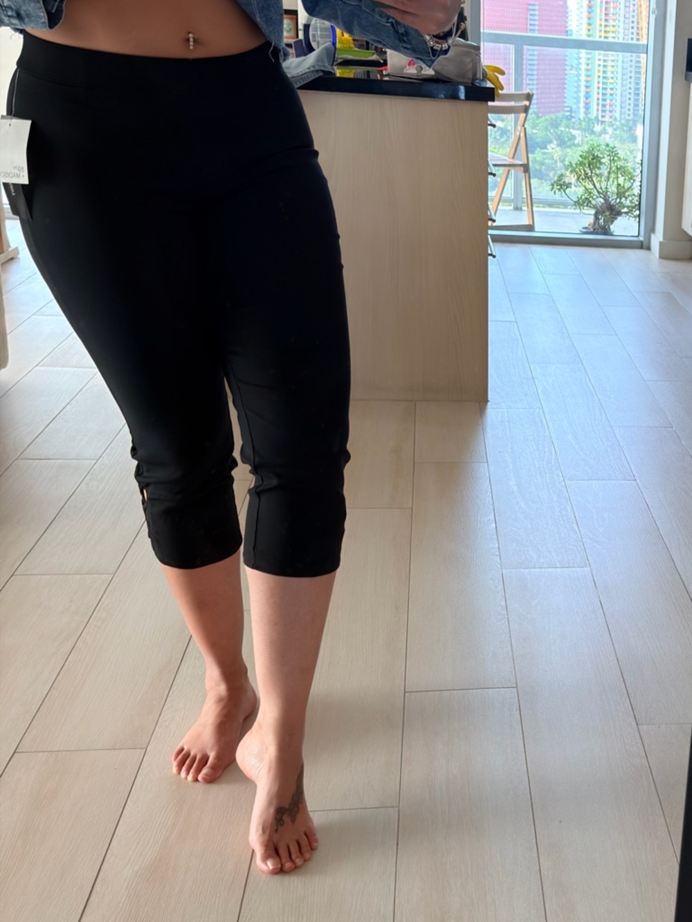 89th & Madison Black Knit Capris